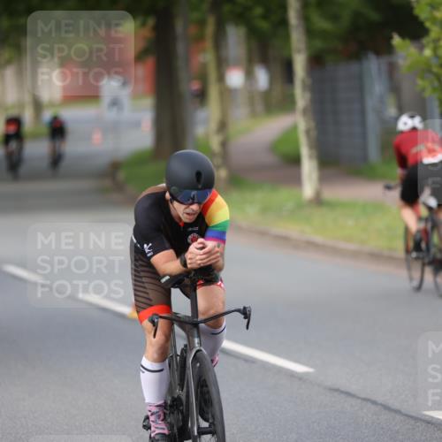 10.08.2025 - GEWOBA Citytriathlon Bremen Yannick Fuchs http://msf.ph/oto/8550597 10.08.2025 12:24:59 Radfahren 698, 737, 814, 880, 890, 896, 954, 955, 958 meine-sportfotos.de