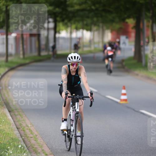 10.08.2025 - GEWOBA Citytriathlon Bremen Yannick Fuchs http://msf.ph/oto/8550609 10.08.2025 12:25:08 Radfahren 595, 814, 908, 954, 955, 958, 965 meine-sportfotos.de