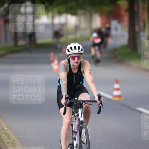 10.08.2025 - GEWOBA Citytriathlon Bremen Yannick Fuchs http://msf.ph/oto/8550612 10.08.2025 12:25:08 Radfahren 595, 814, 908, 954, 955, 958, 965 meine-sportfotos.de