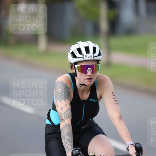 10.08.2025 - GEWOBA Citytriathlon Bremen Yannick Fuchs http://msf.ph/oto/8550617 10.08.2025 12:25:09 Radfahren 595, 619, 814, 908, 954, 955, 958, 965 meine-sportfotos.de
