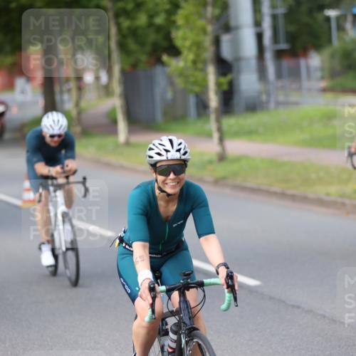 10.08.2025 - GEWOBA Citytriathlon Bremen Yannick Fuchs http://msf.ph/oto/8550621 10.08.2025 12:25:15 Radfahren 595, 619, 908, 958, 965, 1024 meine-sportfotos.de