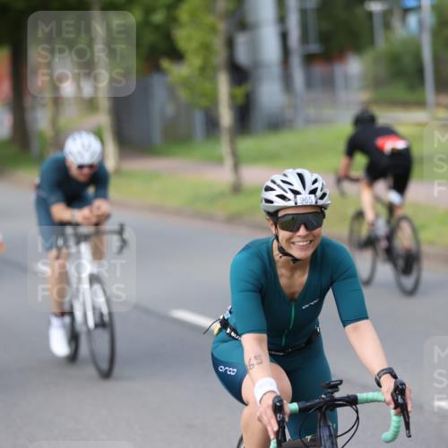 10.08.2025 - GEWOBA Citytriathlon Bremen Yannick Fuchs http://msf.ph/oto/8550624 10.08.2025 12:25:15 Radfahren 595, 619, 908, 958, 965, 1024 meine-sportfotos.de