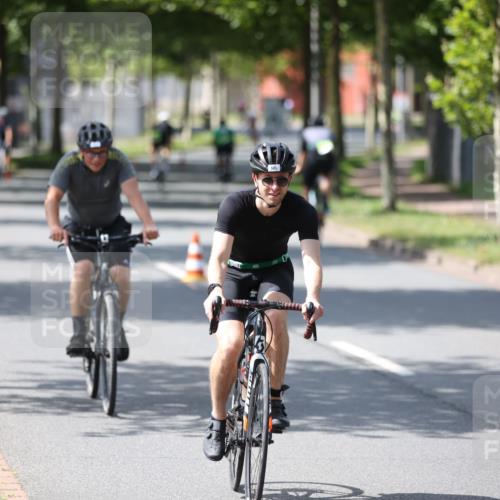10.08.2025 - GEWOBA Citytriathlon Bremen Yannick Fuchs http://msf.ph/oto/8550626 10.08.2025 14:14:49 Radfahren 37, 68, 82, 93, 96, 105, 113, 143, 226 meine-sportfotos.de