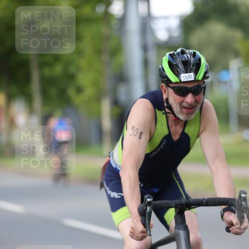 10.08.2025 - GEWOBA Citytriathlon Bremen Yannick Fuchs http://msf.ph/oto/8550641 10.08.2025 12:25:21 Radfahren 595, 619, 908, 958, 965, 1024 meine-sportfotos.de
