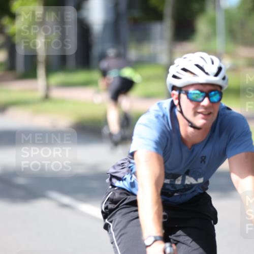 10.08.2025 - GEWOBA Citytriathlon Bremen Yannick Fuchs http://msf.ph/oto/8550668 10.08.2025 14:14:56 Radfahren 37, 68, 82, 96, 113, 133, 146, 151, 226 meine-sportfotos.de