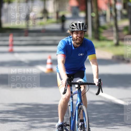 10.08.2025 - GEWOBA Citytriathlon Bremen Yannick Fuchs http://msf.ph/oto/8550680 10.08.2025 14:15:04 Radfahren 15, 37, 76, 82, 108, 133, 146, 151, 226 meine-sportfotos.de