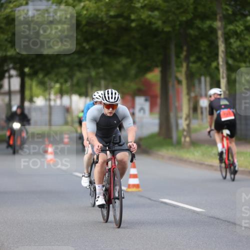 10.08.2025 - GEWOBA Citytriathlon Bremen Yannick Fuchs http://msf.ph/oto/8550704 10.08.2025 12:26:05 Radfahren 608, 611, 661, 693, 730, 755, 786, 830, 842, 849, 865, 871, 911, 1014 meine-sportfotos.de