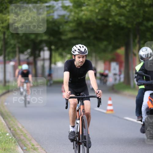 10.08.2025 - GEWOBA Citytriathlon Bremen Yannick Fuchs http://msf.ph/oto/8550718 10.08.2025 12:26:08 Radfahren 608, 611, 661, 730, 755, 786, 808, 842, 865, 871, 911, 1014 meine-sportfotos.de
