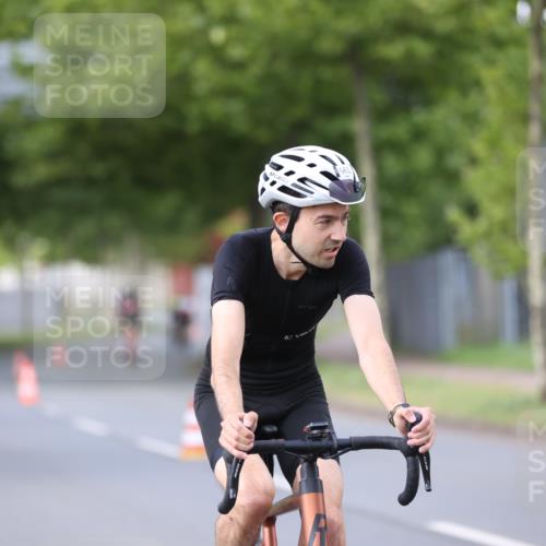 10.08.2025 - GEWOBA Citytriathlon Bremen Yannick Fuchs http://msf.ph/oto/8550720 10.08.2025 12:26:09 Radfahren 608, 611, 661, 730, 755, 786, 808, 842, 865, 871, 911, 1014 meine-sportfotos.de