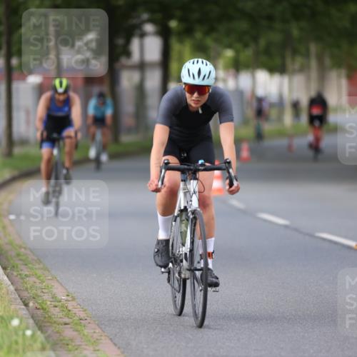 10.08.2025 - GEWOBA Citytriathlon Bremen Yannick Fuchs http://msf.ph/oto/8550726 10.08.2025 12:26:10 Radfahren 608, 611, 661, 730, 755, 786, 808, 842, 865, 871, 911, 1014 meine-sportfotos.de