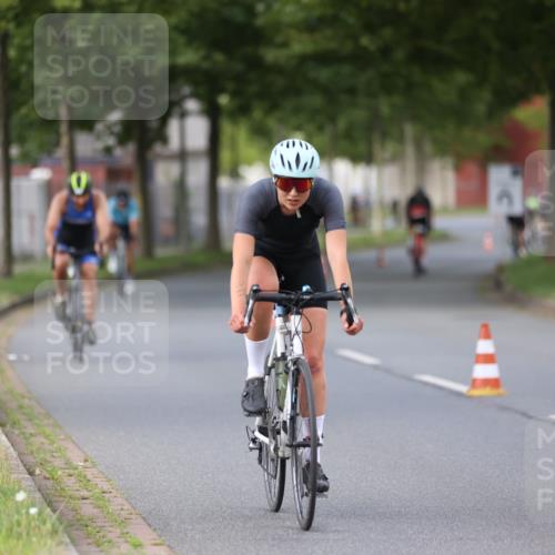 10.08.2025 - GEWOBA Citytriathlon Bremen Yannick Fuchs http://msf.ph/oto/8550728 10.08.2025 12:26:10 Radfahren 608, 611, 661, 730, 755, 786, 808, 842, 865, 871, 911, 1014 meine-sportfotos.de