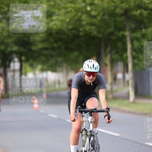 10.08.2025 - GEWOBA Citytriathlon Bremen Yannick Fuchs http://msf.ph/oto/8550731 10.08.2025 12:26:11 Radfahren 608, 611, 661, 730, 755, 786, 808, 842, 865, 871, 911, 1014 meine-sportfotos.de