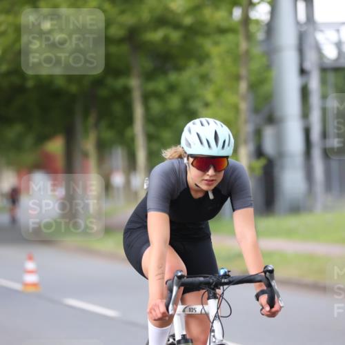 10.08.2025 - GEWOBA Citytriathlon Bremen Yannick Fuchs http://msf.ph/oto/8550735 10.08.2025 12:26:11 Radfahren 608, 611, 661, 730, 755, 786, 808, 842, 865, 871, 911, 1014 meine-sportfotos.de