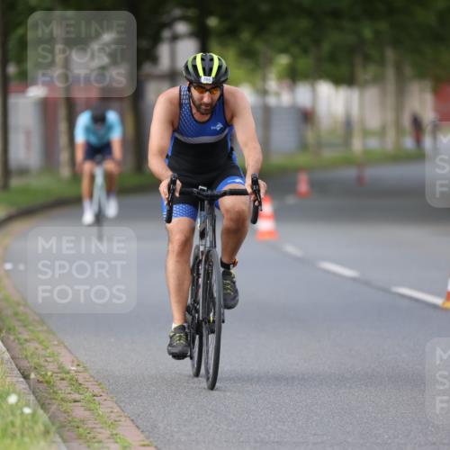 10.08.2025 - GEWOBA Citytriathlon Bremen Yannick Fuchs http://msf.ph/oto/8550739 10.08.2025 12:26:12 Radfahren 608, 611, 661, 730, 755, 786, 808, 842, 865, 871, 911, 1014 meine-sportfotos.de