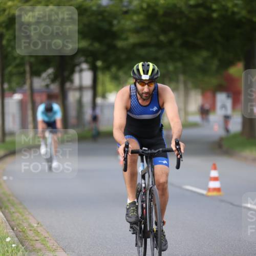10.08.2025 - GEWOBA Citytriathlon Bremen Yannick Fuchs http://msf.ph/oto/8550745 10.08.2025 12:26:12 Radfahren 608, 611, 661, 730, 755, 786, 808, 842, 865, 871, 911, 1014 meine-sportfotos.de