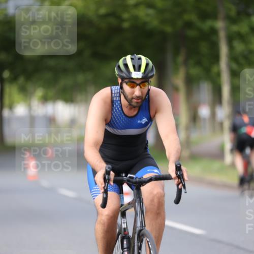 10.08.2025 - GEWOBA Citytriathlon Bremen Yannick Fuchs http://msf.ph/oto/8550748 10.08.2025 12:26:13 Radfahren 608, 611, 661, 730, 786, 808, 842, 865, 871, 911, 1014 meine-sportfotos.de