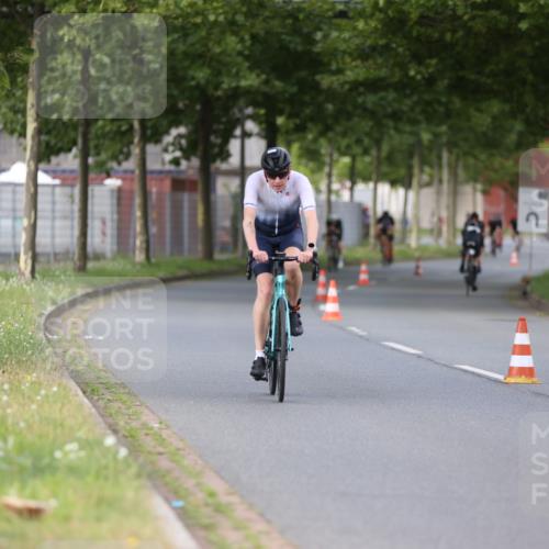 10.08.2025 - GEWOBA Citytriathlon Bremen Yannick Fuchs http://msf.ph/oto/8550767 10.08.2025 12:26:18 Radfahren 608, 611, 628, 661, 731, 786, 808, 842, 871, 911 meine-sportfotos.de