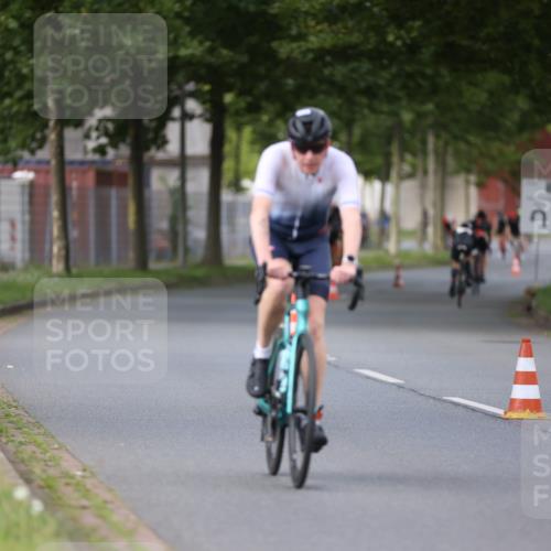 10.08.2025 - GEWOBA Citytriathlon Bremen Yannick Fuchs http://msf.ph/oto/8550771 10.08.2025 12:26:19 Radfahren 608, 611, 628, 661, 731, 786, 808, 842, 911 meine-sportfotos.de