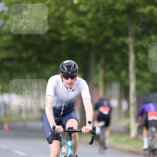 10.08.2025 - GEWOBA Citytriathlon Bremen Yannick Fuchs http://msf.ph/oto/8550773 10.08.2025 12:26:19 Radfahren 608, 611, 628, 661, 731, 786, 808, 842, 911 meine-sportfotos.de
