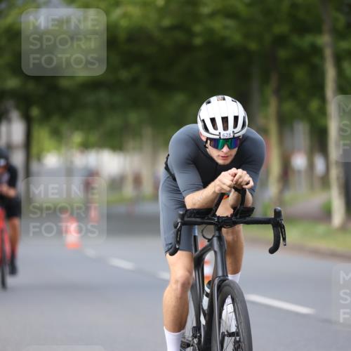 10.08.2025 - GEWOBA Citytriathlon Bremen Yannick Fuchs http://msf.ph/oto/8550783 10.08.2025 12:26:26 Radfahren 574, 608, 628, 668, 731, 808, 837, 903, 930, 972 meine-sportfotos.de