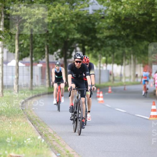 10.08.2025 - GEWOBA Citytriathlon Bremen Yannick Fuchs http://msf.ph/oto/8550800 10.08.2025 12:26:30 Radfahren 574, 628, 668, 731, 808, 837, 903, 930, 972 meine-sportfotos.de