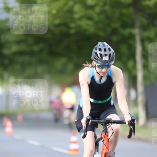 10.08.2025 - GEWOBA Citytriathlon Bremen Yannick Fuchs http://msf.ph/oto/8550810 10.08.2025 12:26:33 Radfahren 574, 628, 668, 710, 731, 837, 903, 930, 939, 972 meine-sportfotos.de