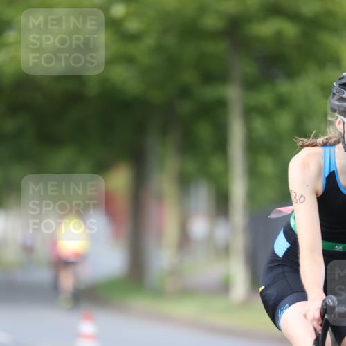 10.08.2025 - GEWOBA Citytriathlon Bremen Yannick Fuchs http://msf.ph/oto/8550815 10.08.2025 12:26:33 Radfahren 574, 628, 668, 710, 731, 837, 903, 930, 939, 972 meine-sportfotos.de