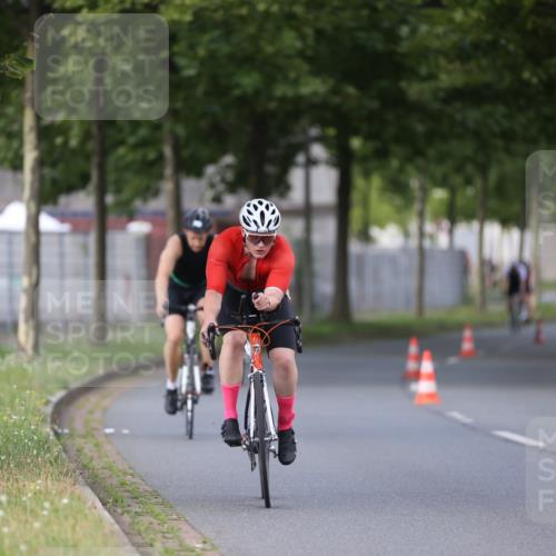 10.08.2025 - GEWOBA Citytriathlon Bremen Yannick Fuchs http://msf.ph/oto/8550818 10.08.2025 12:26:34 Radfahren 574, 628, 668, 710, 731, 837, 903, 930, 939, 946, 972 meine-sportfotos.de