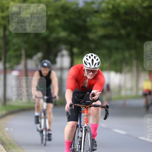10.08.2025 - GEWOBA Citytriathlon Bremen Yannick Fuchs http://msf.ph/oto/8550822 10.08.2025 12:26:35 Radfahren 574, 628, 668, 710, 731, 837, 903, 930, 939, 946, 972 meine-sportfotos.de