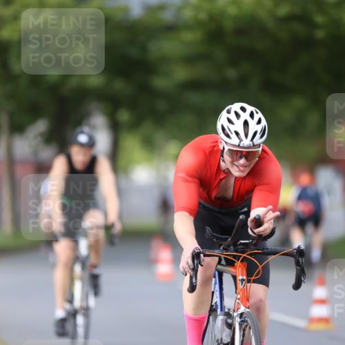 10.08.2025 - GEWOBA Citytriathlon Bremen Yannick Fuchs http://msf.ph/oto/8550825 10.08.2025 12:26:35 Radfahren 574, 628, 668, 710, 731, 837, 903, 930, 939, 946, 972 meine-sportfotos.de