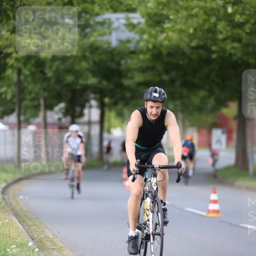 10.08.2025 - GEWOBA Citytriathlon Bremen Yannick Fuchs http://msf.ph/oto/8550829 10.08.2025 12:26:36 Radfahren 574, 628, 668, 710, 731, 837, 903, 930, 939, 946, 972 meine-sportfotos.de