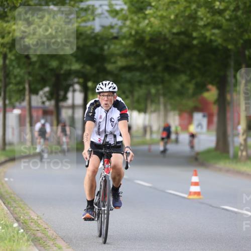 10.08.2025 - GEWOBA Citytriathlon Bremen Yannick Fuchs http://msf.ph/oto/8550839 10.08.2025 12:26:38 Radfahren 574, 628, 644, 668, 710, 731, 837, 846, 889, 903, 930, 939, 946, 972 meine-sportfotos.de