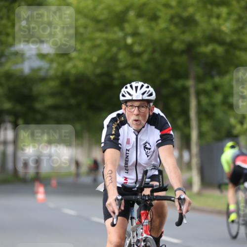 10.08.2025 - GEWOBA Citytriathlon Bremen Yannick Fuchs http://msf.ph/oto/8550845 10.08.2025 12:26:39 Radfahren 574, 628, 644, 668, 710, 731, 837, 846, 889, 903, 930, 939, 946, 972 meine-sportfotos.de