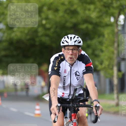 10.08.2025 - GEWOBA Citytriathlon Bremen Yannick Fuchs http://msf.ph/oto/8550847 10.08.2025 12:26:39 Radfahren 574, 628, 644, 668, 710, 731, 837, 846, 889, 903, 930, 939, 946, 972 meine-sportfotos.de