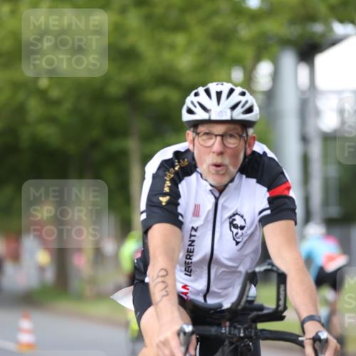 10.08.2025 - GEWOBA Citytriathlon Bremen Yannick Fuchs http://msf.ph/oto/8550848 10.08.2025 12:26:39 Radfahren 574, 628, 644, 668, 710, 731, 837, 846, 889, 903, 930, 939, 946, 972 meine-sportfotos.de