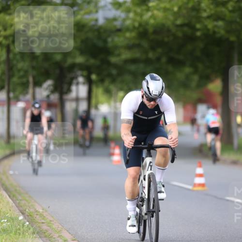 10.08.2025 - GEWOBA Citytriathlon Bremen Yannick Fuchs http://msf.ph/oto/8550858 10.08.2025 12:26:42 Radfahren 574, 644, 668, 710, 837, 846, 889, 903, 930, 939, 946, 972 meine-sportfotos.de