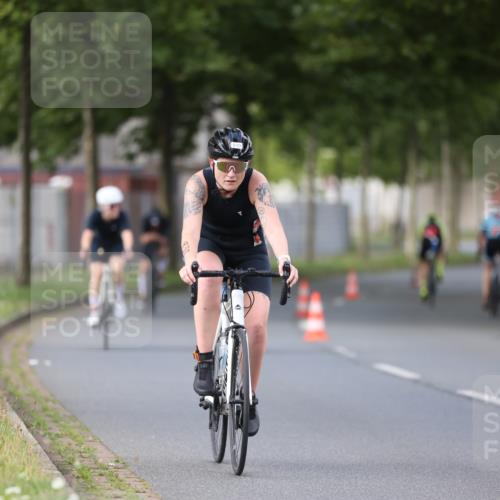 10.08.2025 - GEWOBA Citytriathlon Bremen Yannick Fuchs http://msf.ph/oto/8550864 10.08.2025 12:26:44 Radfahren 574, 644, 668, 710, 837, 846, 889, 903, 928, 930, 939, 946, 948, 972 meine-sportfotos.de