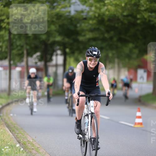 10.08.2025 - GEWOBA Citytriathlon Bremen Yannick Fuchs http://msf.ph/oto/8550871 10.08.2025 12:26:44 Radfahren 574, 644, 668, 710, 837, 846, 889, 903, 928, 930, 939, 946, 948, 972 meine-sportfotos.de