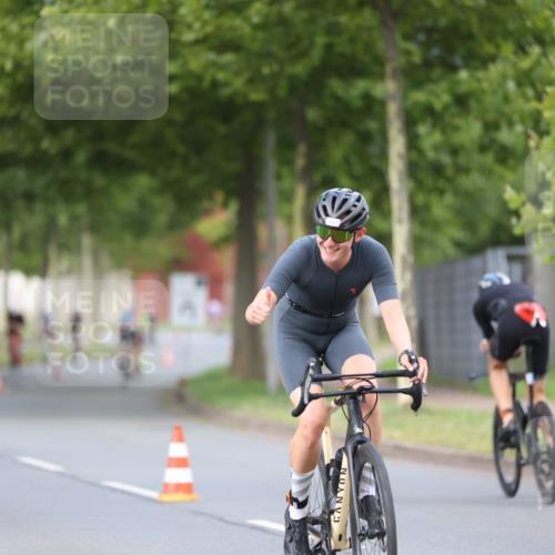 10.08.2025 - GEWOBA Citytriathlon Bremen Yannick Fuchs http://msf.ph/oto/8550876 10.08.2025 12:26:46 Radfahren 574, 644, 668, 703, 710, 846, 889, 903, 928, 930, 939, 946, 948 meine-sportfotos.de