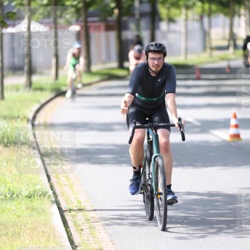 10.08.2025 - GEWOBA Citytriathlon Bremen Yannick Fuchs http://msf.ph/oto/8550877 10.08.2025 14:15:43 Radfahren 72, 74, 98, 118, 123, 187, 271 meine-sportfotos.de