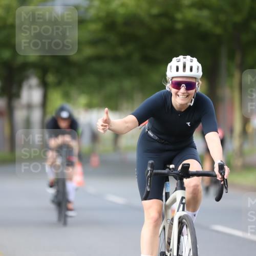 10.08.2025 - GEWOBA Citytriathlon Bremen Yannick Fuchs http://msf.ph/oto/8550880 10.08.2025 12:26:47 Radfahren 574, 644, 668, 703, 710, 846, 889, 903, 928, 939, 946, 948 meine-sportfotos.de
