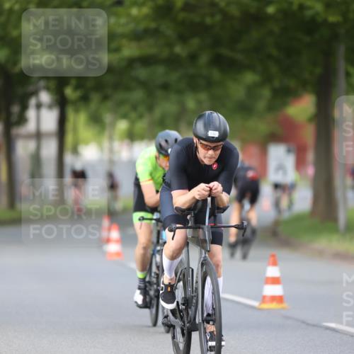 10.08.2025 - GEWOBA Citytriathlon Bremen Yannick Fuchs http://msf.ph/oto/8550882 10.08.2025 12:26:48 Radfahren 574, 644, 668, 703, 710, 846, 889, 903, 928, 939, 946, 948 meine-sportfotos.de