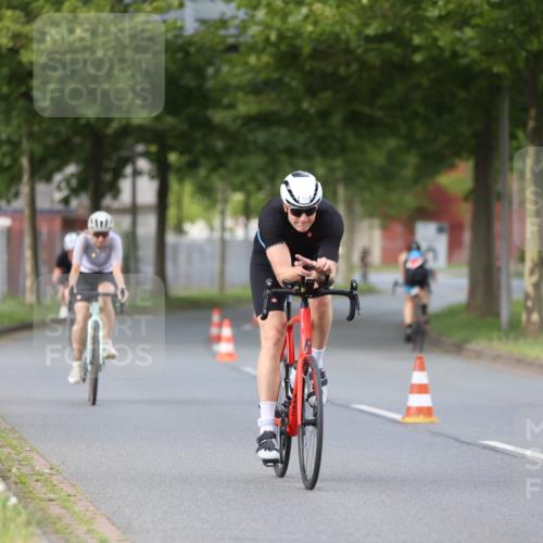 10.08.2025 - GEWOBA Citytriathlon Bremen Yannick Fuchs http://msf.ph/oto/8550892 10.08.2025 12:26:54 Radfahren 644, 703, 710, 727, 846, 889, 928, 939, 946, 948, 1003 meine-sportfotos.de