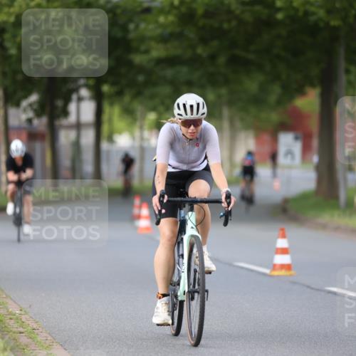 10.08.2025 - GEWOBA Citytriathlon Bremen Yannick Fuchs http://msf.ph/oto/8550901 10.08.2025 12:26:55 Radfahren 644, 703, 710, 727, 846, 889, 928, 939, 946, 948, 1003 meine-sportfotos.de