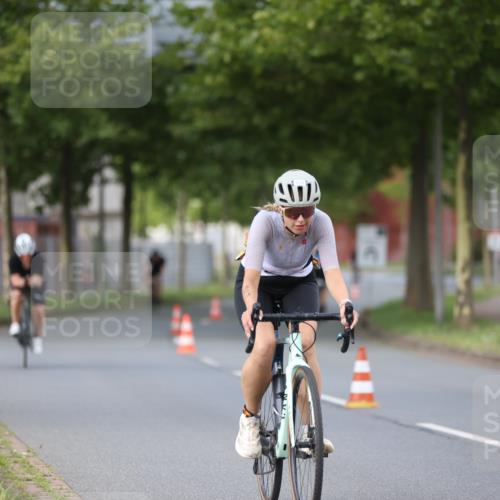 10.08.2025 - GEWOBA Citytriathlon Bremen Yannick Fuchs http://msf.ph/oto/8550902 10.08.2025 12:26:55 Radfahren 644, 703, 710, 727, 846, 889, 928, 939, 946, 948, 1003 meine-sportfotos.de