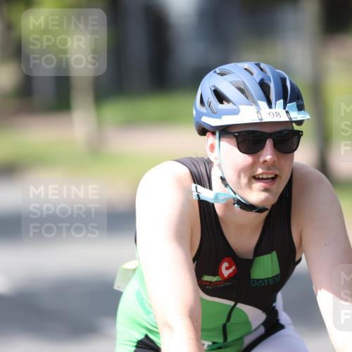 10.08.2025 - GEWOBA Citytriathlon Bremen Yannick Fuchs http://msf.ph/oto/8550911 10.08.2025 14:15:48 Radfahren 43, 72, 74, 98, 118, 187, 271 meine-sportfotos.de