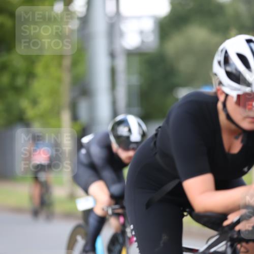 10.08.2025 - GEWOBA Citytriathlon Bremen Yannick Fuchs http://msf.ph/oto/8550923 10.08.2025 12:26:59 Radfahren 607, 644, 703, 727, 846, 889, 928, 946, 948, 1003 meine-sportfotos.de