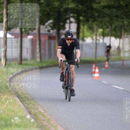 10.08.2025 - GEWOBA Citytriathlon Bremen Yannick Fuchs http://msf.ph/oto/8550925 10.08.2025 12:27:01 Radfahren 607, 644, 703, 727, 846, 889, 918, 928, 948, 1003 meine-sportfotos.de