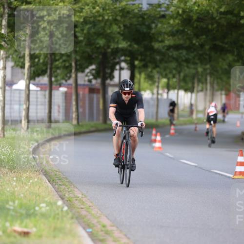 10.08.2025 - GEWOBA Citytriathlon Bremen Yannick Fuchs http://msf.ph/oto/8550926 10.08.2025 12:27:01 Radfahren 607, 644, 703, 727, 846, 889, 918, 928, 948, 1003 meine-sportfotos.de