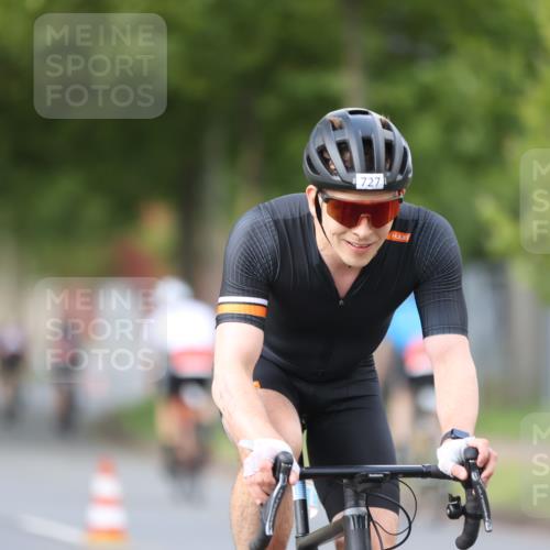 10.08.2025 - GEWOBA Citytriathlon Bremen Yannick Fuchs http://msf.ph/oto/8550937 10.08.2025 12:27:03 Radfahren 607, 703, 727, 889, 918, 928, 948, 1003 meine-sportfotos.de